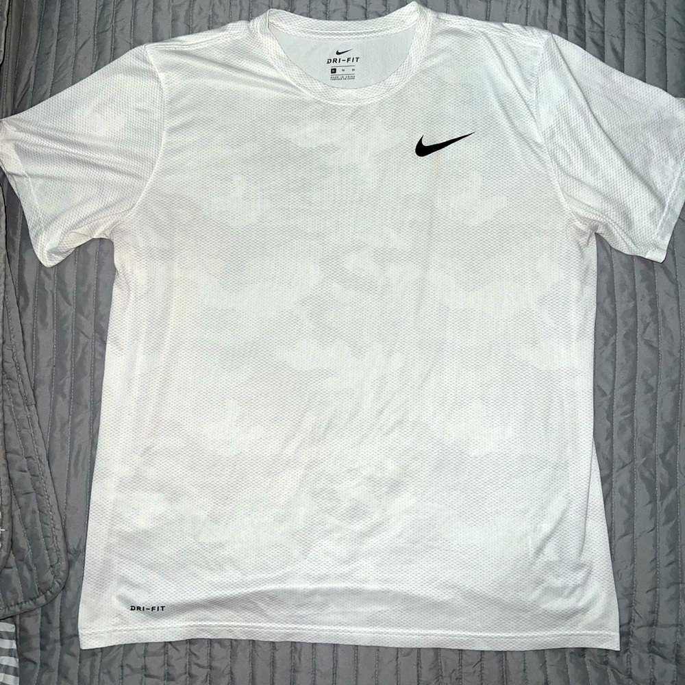 NWOT MENS NIKE DRIFIT SHIRT